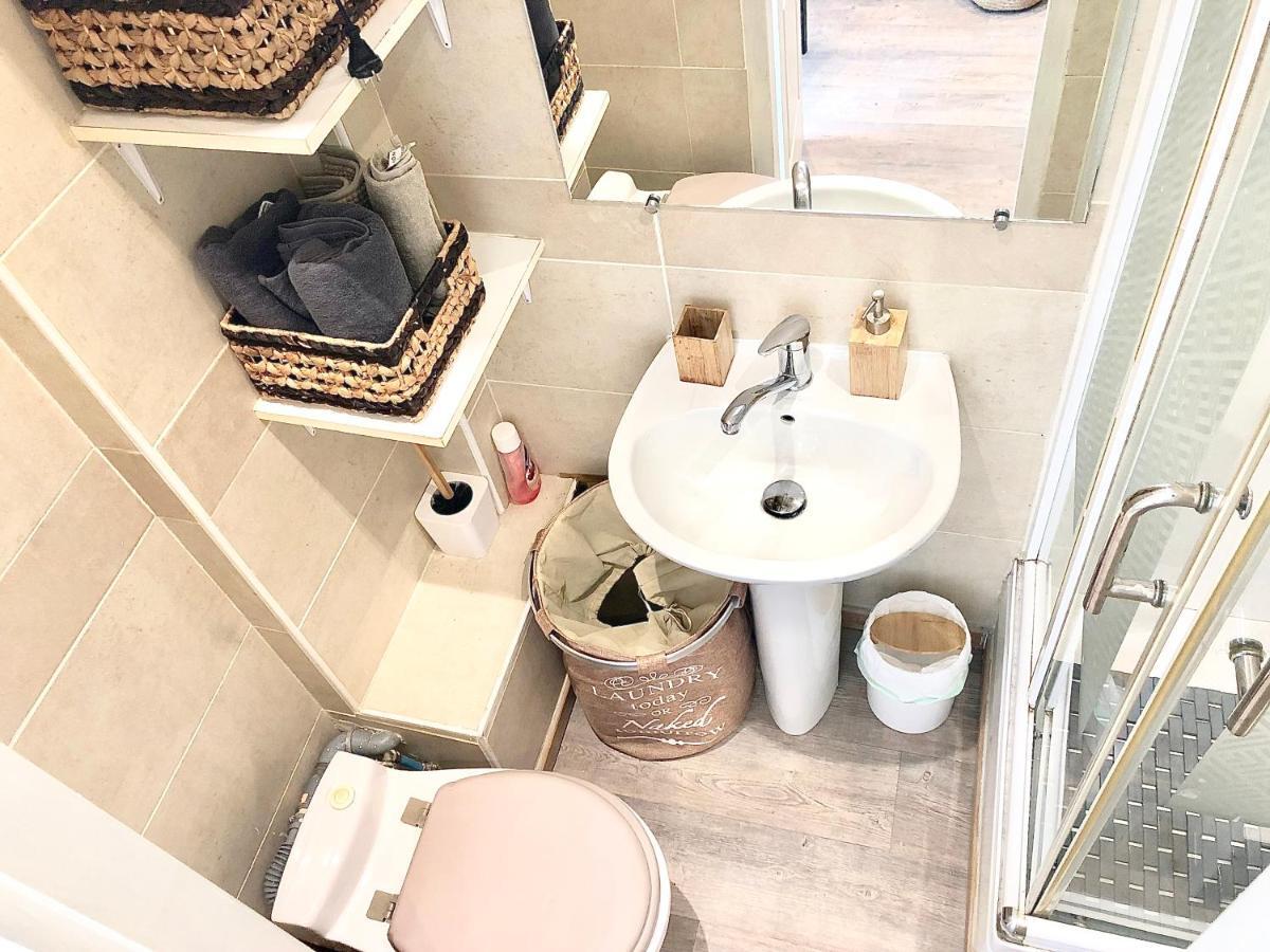 Cozy Nest Apartment ตูลง ภายนอก รูปภาพ